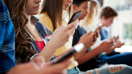 Vor allem bei jungen Menschen sind tiktok und instagram heiß begehrt.