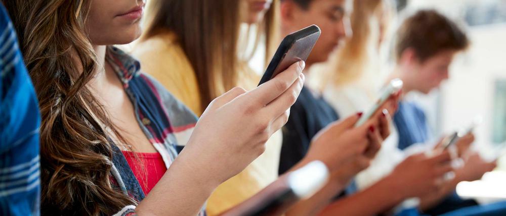 Vor allem bei jungen Menschen sind tiktok und instagram heiß begehrt.