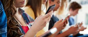 Vor allem bei jungen Menschen sind tiktok und instagram heiß begehrt.