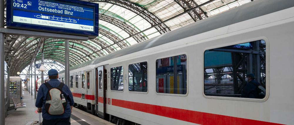 Sonnabendfrüh startete in Dresden der erste direkte IC über Berlin nach Binz.