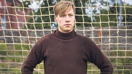 Im ARD-Film „Trautmann“ um 20 Uhr 15 spielt David Kross die englische Torwartlegende mit den Nazi-deutschen Wurzeln. Die Dokumentation im Anschluss zieht ein größeres Bild von Bert Trautmann auf. 
