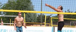 Beim Beachvolleyball sind Cody Kessel (l.) und Dirk Westphal in diesem Sommer ein Team.