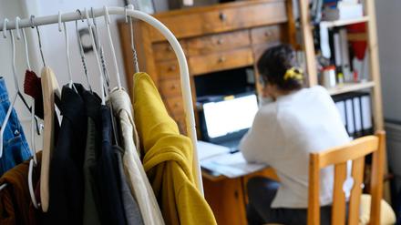Viele Berliner arbeiten seit der Pandemie im Homeoffice. Das dürfte in vielen Fällen auch künftig so bleiben.