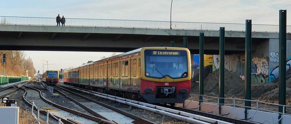 Bisher fährt die S-Bahn in Mariendorf an der Lankwitzer Straße/Kamenzer Damm durch. Die Unternehmen der Region fordern seit vielen Jahren einen Bahnhof. 