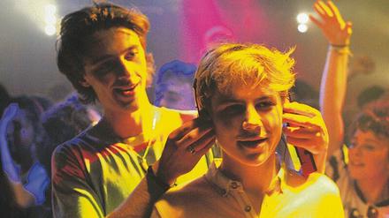 Spiel mir dein Lied. Felix Lefebvre (r) als Alex und Benjamin Voisin als David.