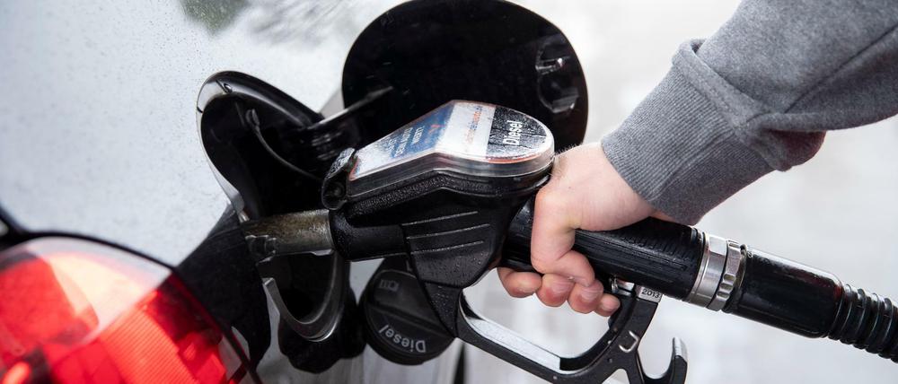 Läuft bei ihm. Kraftstoffe müssen laut Bundesimmissionsschutzverordnung regelmäßig geprüft werden.