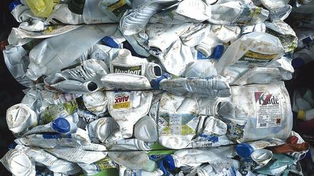 Hochgestapelt. Nur 7,2 Prozent der Kunststoffproduktion werden recycelt. Weniger Plastik wäre noch besser als eine höhere Wiederverwertungsquote, doch das ist leichter gesagt als getan. 