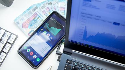 Robo Advisor sollen die Geldanlage einfach machen. Ein Algorithmus stellt das Portfolio zusammen.
