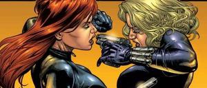 Faust auf Faust: Yelena Belova (rechts) und Natasha Romanoff auf dem Cover von „Black Widow 3 (1999)“.