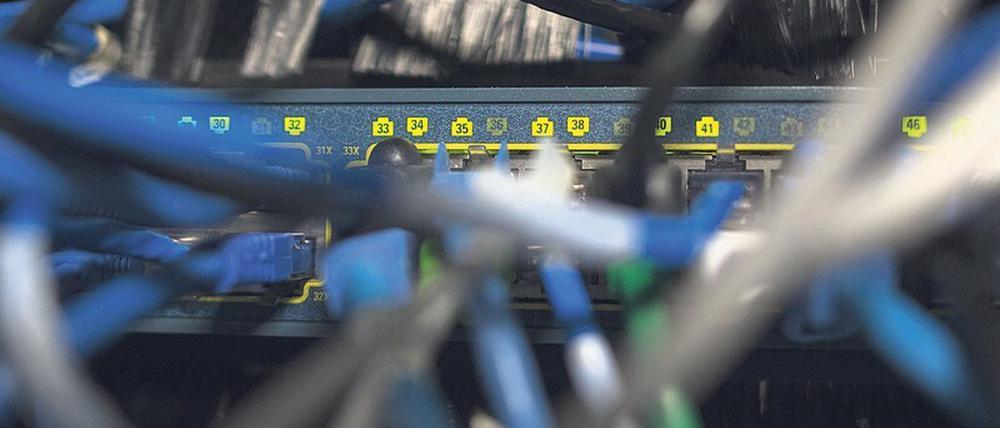 Auf verschlungenen Pfaden: Informationen absaugen gelingt Hackern rund um den Globus. Zurückzuverfolgen sind die Spuren oft nicht.