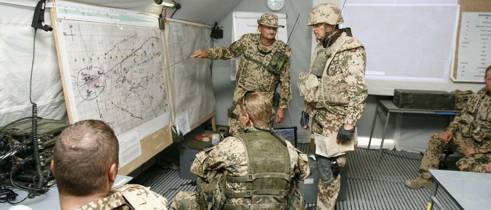Deutschland wurde 20 Jahre lang auch am Hindukusch verteidigt: Bundeswehr-Soldaten im Befehlsstand bei Masar-i-Scharif.