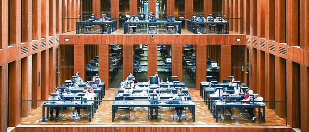 Forschen in der Bibliothek - hier im Grimm-Zentrum der HU.
