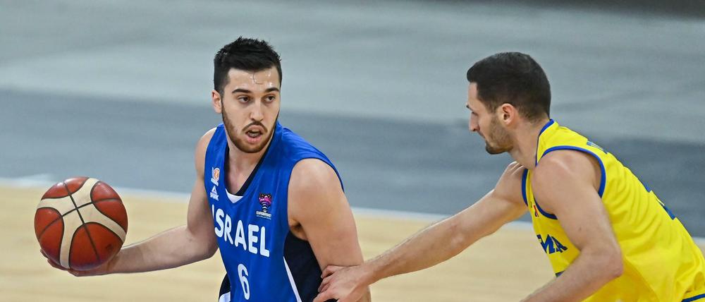 Tamir Blatt (links) soll in der kommenden Saison den Spielaufbau von Alba verstärken.