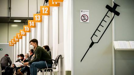 Im April waren die Impfzentren noch besser besucht als heute. Deshalb wird über Anreize und Sanktionen diskutiert.