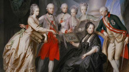 Im Kreise der Familie. Das 1776 entstandene Gemälde zeigt Maria Theresia mit Ihren Kindern. Rechts neben ihr steht Joseph II., Mitregent über die österreichisch-habsburgischen Erblande und deutsch-römischer Kaiser.
