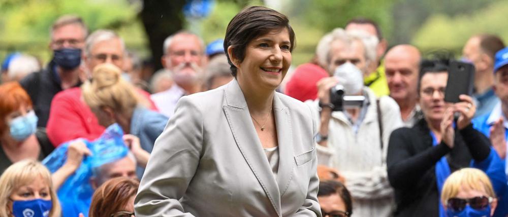 Könnte sie Orbán beerben? Aktuell liegt Klára Dobrev, Spitzenkandidatin der "Demokratischen Koalition", im Vorwahlkampf vorne.