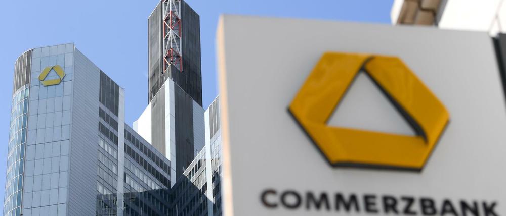 Immer mehr Kundinnen und Kunden wickeln ihre Bankgeschäfte elektronisch ab. Die Commerzbank zieht daraus ihre Konsequenzen.