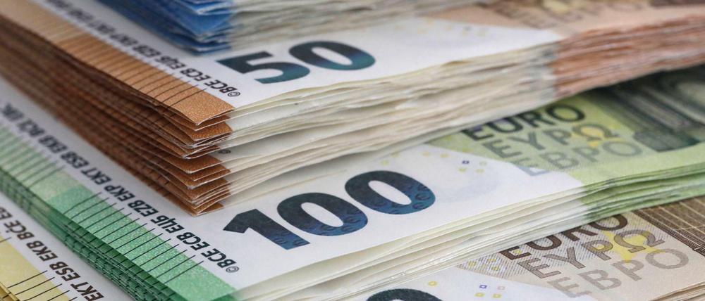 Teurer Spaß: Immer mehr Kreditinstitute verlangen Zinsen von ihren Kunden statt welche zu zahlen.