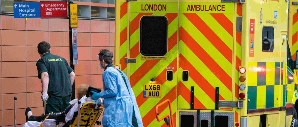 Einen Krankenwagen vor einer Klinik in London – hier Ende Januar 2021.