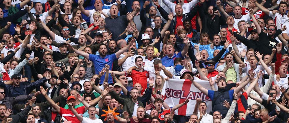 Bei den Halbfinalen und beim Finalspiel sollen 60.000 Menschen anwesend sein.