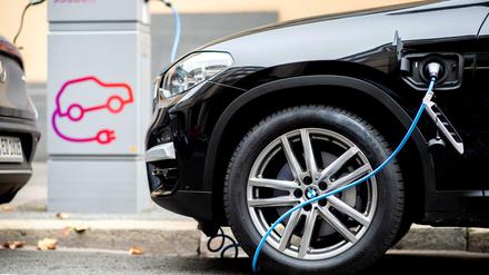 Sechs Millionen Ladepunkte sollte es nach den Vorstellungen der Autoindustrie bis 2030 in der EU geben. Derzeit sind es nur ein paar hunderttausend. 