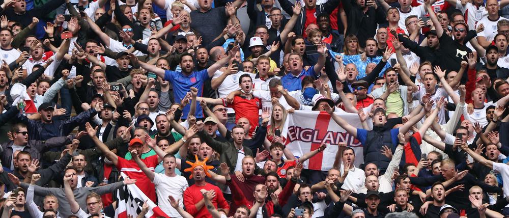Eine große Fußballparty findet in London statt - zur Unzeit.