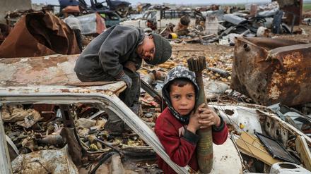 Einige versuchen mit Munitionsresten zu handeln.