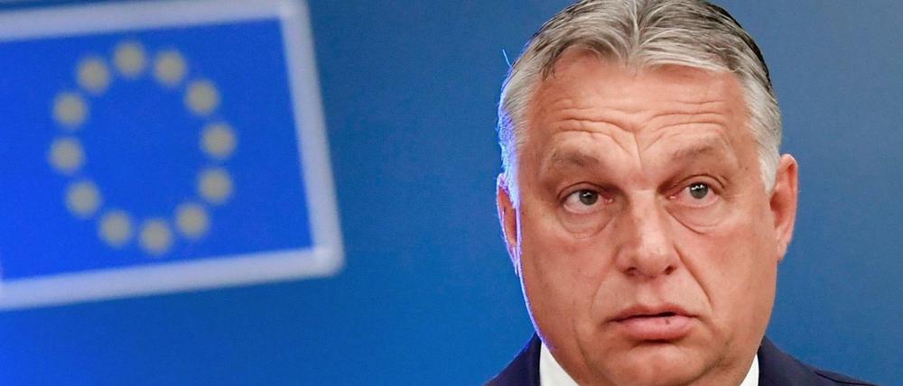 Ungarns Ministerpräsident Viktor Orban trifft zum EU-Gipfel im Gebäude des Europäischen Rates ein.