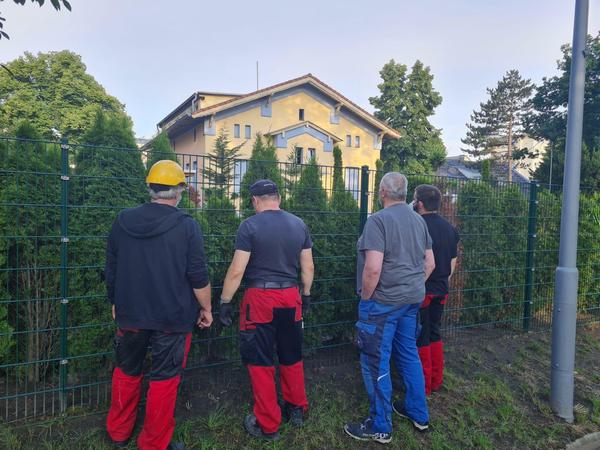 Die Bauarbeiter standen am frühen Donnerstagmorgen bereit.