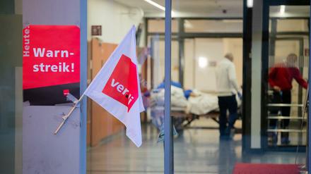 Die Berliner Charité und Vivantes stecken im zweiten Tarifstreit: Verdi ruft die Beschäftigten beider Unternehmen nun für Donnerstag und Freitag zu Warnstreiks auf.