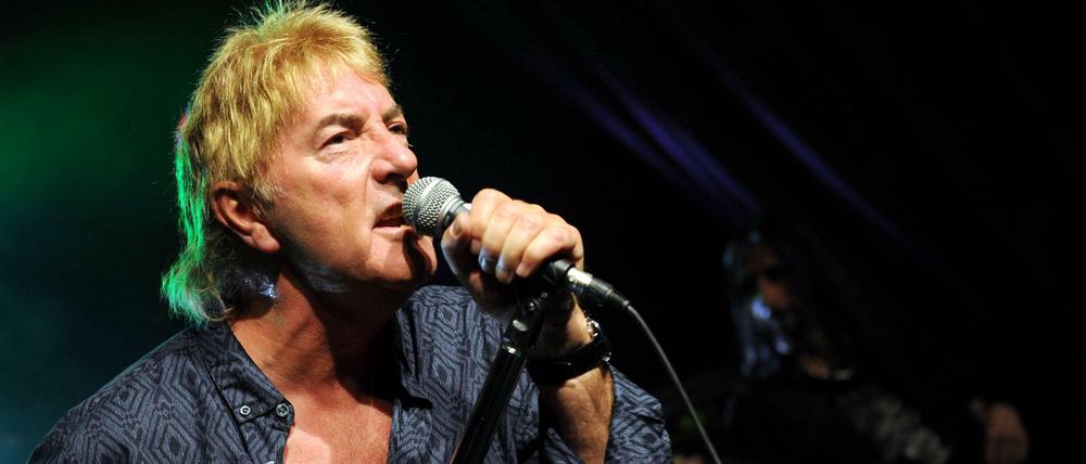 John Lawton bei einem Konzert in Mannheim, 2013.
