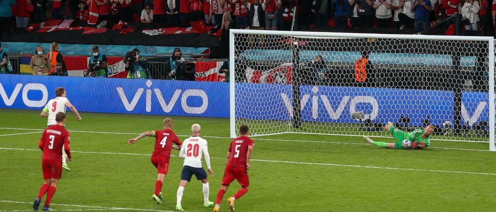 Der englische Stürmerstar Harry Kane verwandelte im Nachschuss (104.)