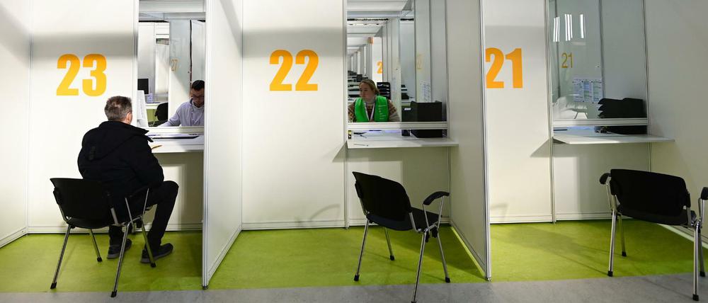 Die Registrierung im Impfzentrum Tempelhof.