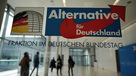 Atempause für die AfD. Das Verwaltungsgericht Köln will vor der Bundestagswahl nicht entscheiden, ob das Bundesamt für Verfassungsschutz die Partei als rechtsextremen Verdachtsfall einstufen darf
