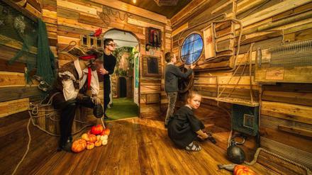 Im Nabu-Escape Room müssen die Spieler:innen versteckte Hinweise finden und Rätsel rund um das Thema Nachhaltigkeit lösen. 
