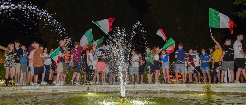 Italien feiern geeint "ihren" Sieg.