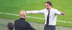 Alte Freunde feiern zusammen. Trainer Roberto Mancini (rechts) freut sich mit Gianluca Vialli.