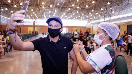 Selfie bei der Coronaimpfung in Manaus, Brasilien 