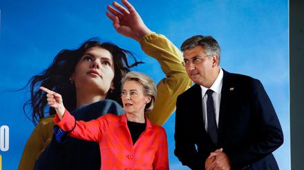 Eine Frau mit Visionen - oder mit leeren Versprechungen? Ursula von der Leyen mit Kroatiens Ministerpräsident Andrej Plenkovic am 8. Juli in Zagreb.