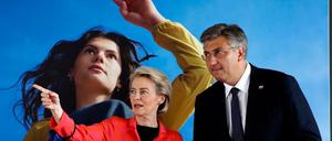 Eine Frau mit Visionen - oder mit leeren Versprechungen? Ursula von der Leyen mit Kroatiens Ministerpräsident Andrej Plenkovic am 8. Juli in Zagreb.