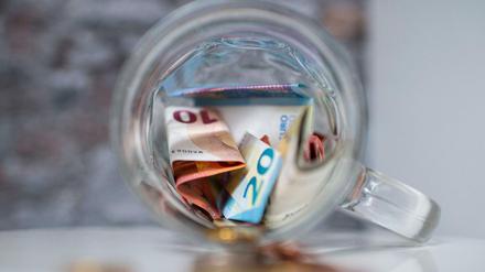 Lieber das Geld zu Hause aufbewahren? Für die öffentlichen Hand ist das kein Ausweg.