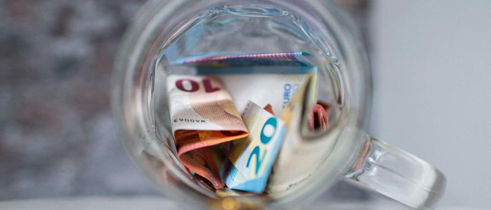 Lieber das Geld zu Hause aufbewahren? Für die öffentlichen Hand ist das kein Ausweg.