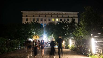 Partygänger vor dem Berghain in Friedrichshain.