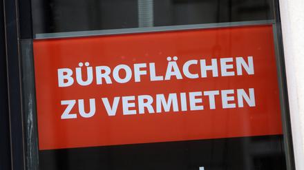 Büroflächen zu vermieten. Experten gehen davon aus, dass Unsicherheiten auf dem Büromarkt zunächst noch bestehen werden.