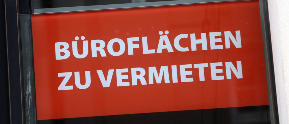 Büroflächen zu vermieten. Experten gehen davon aus, dass Unsicherheiten auf dem Büromarkt zunächst noch bestehen werden.