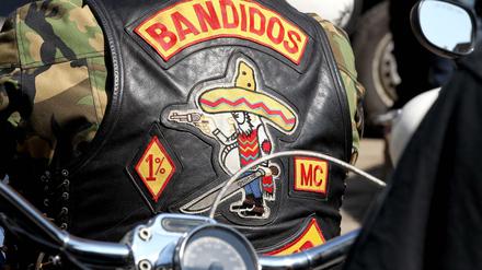 Seehofer greift durch. Der Bundesinnenminister hat die Rockergruppierung "Bandidos MC Federation West Central" verboten. Nun dürfen auch die Abzeichen nicht mehr getragen werden
