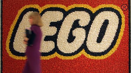 Logo von Lego auf einer Spielwarenmesse (Archivbild) 