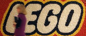 Logo von Lego auf einer Spielwarenmesse (Archivbild)