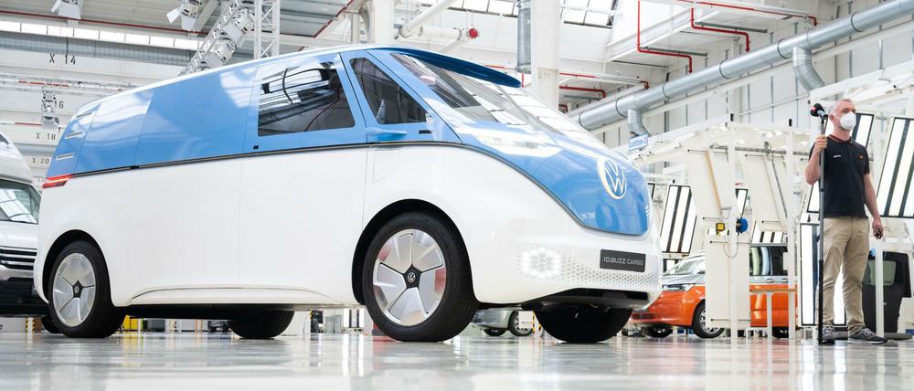 Der Elektrobus ID.Buzz soll als eines der ersten Konzernfahrzeuge ab 2025 auch autonom fahren können.
