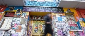 Der Eingang des teilbesetzten Hauses „Rigaer 94“ in Berlin-Friedrichshain.